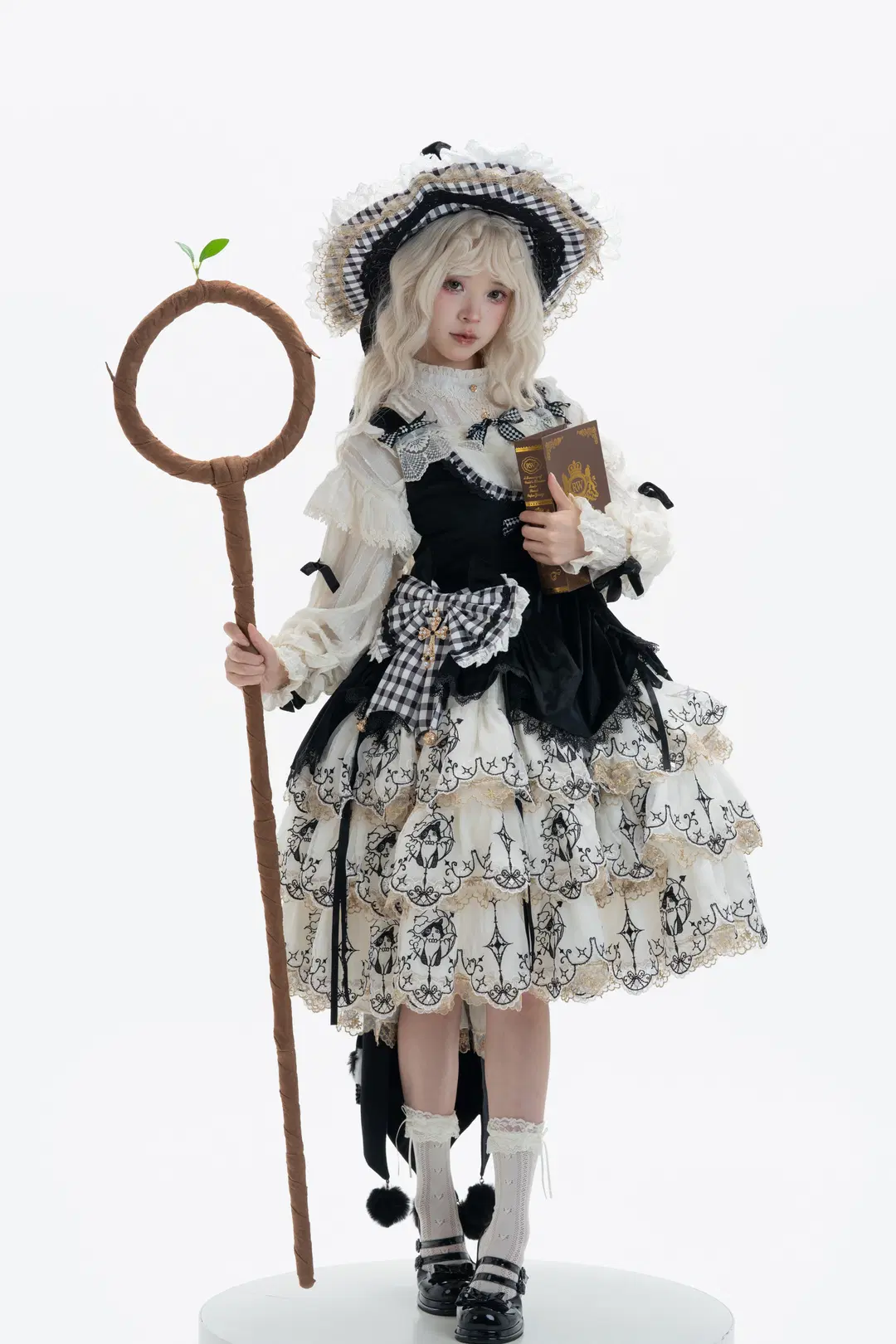 Black-and-White Plaid Witch Lolita: White Studio Pet and Owner Photoshoot Record by 一只黑猫 - Image 2