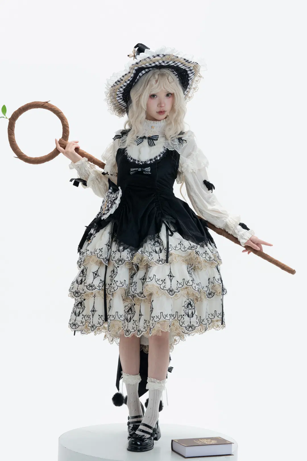 Black-and-White Plaid Witch Lolita: White Studio Pet and Owner Photoshoot Record by 一只黑猫 - Image 3