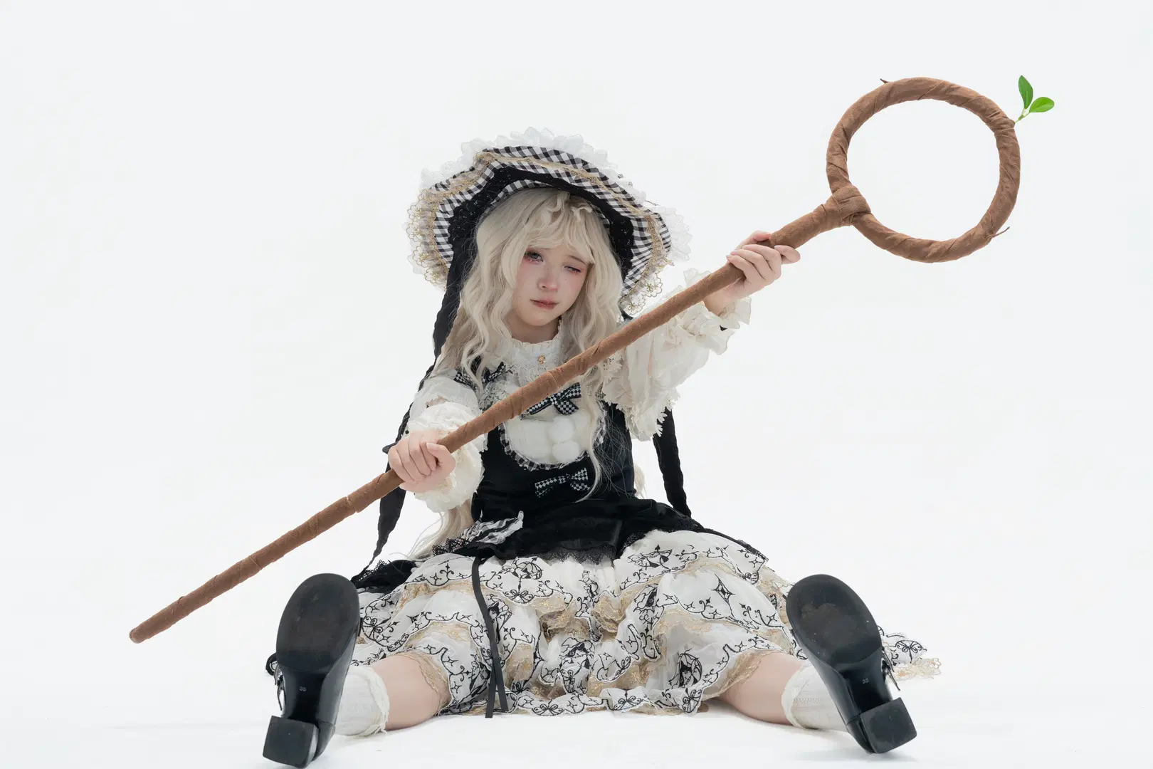 Black-and-White Plaid Witch Lolita: White Studio Pet and Owner Photoshoot Record by 一只黑猫 - Image 6
