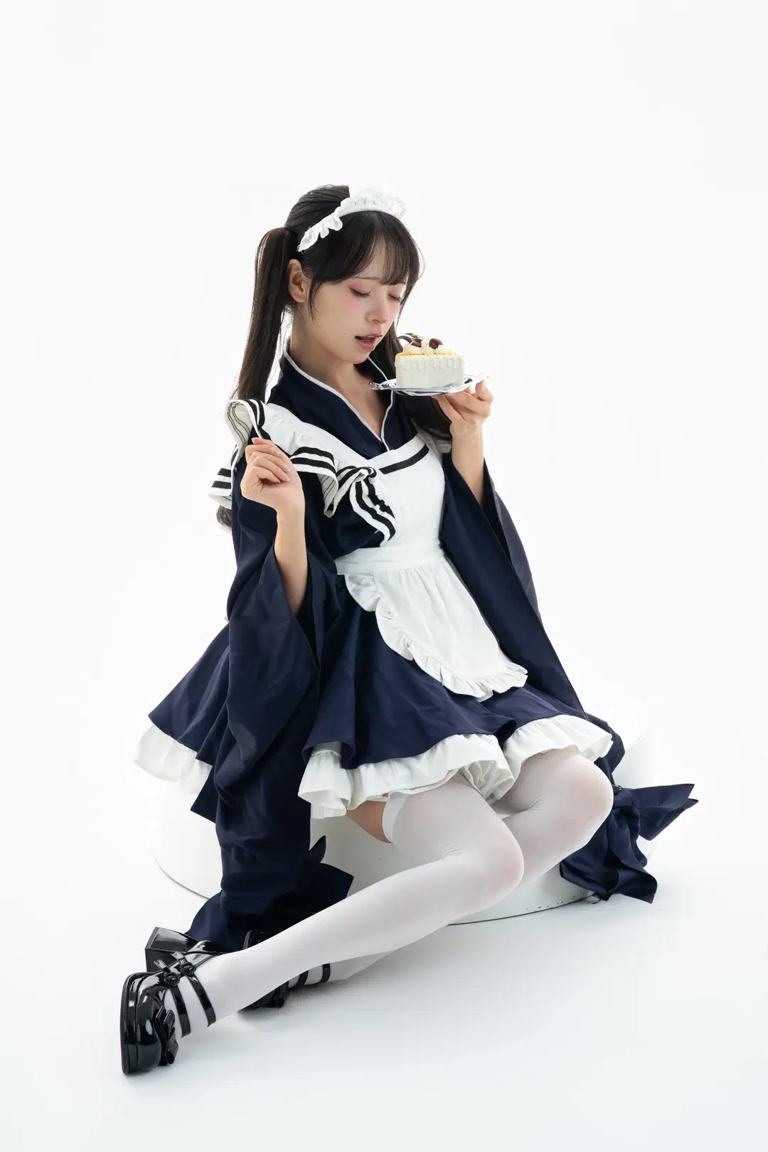 白ホリ和風メイド服撮影テスト：驚異の体幹バランスを披露 - 一只黑猫 - 2枚目