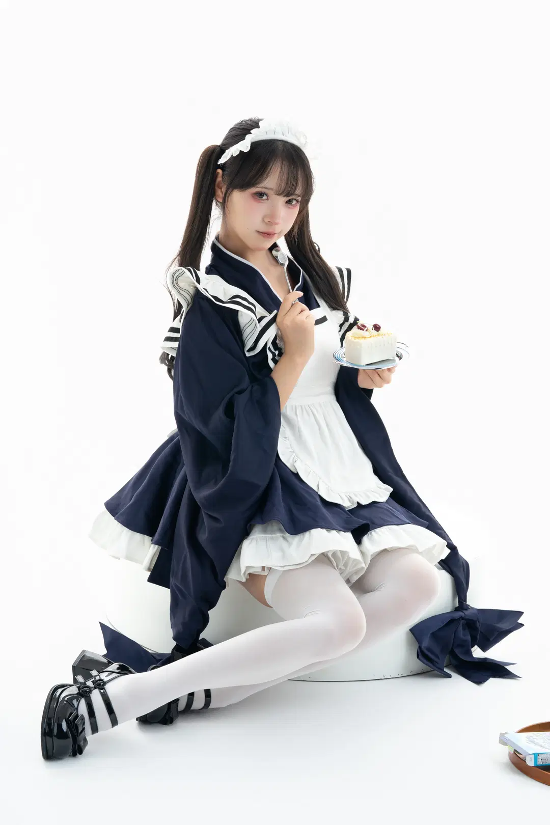 白ホリ和風メイド服撮影テスト：驚異の体幹バランスを披露 - 一只黑猫 - 4枚目