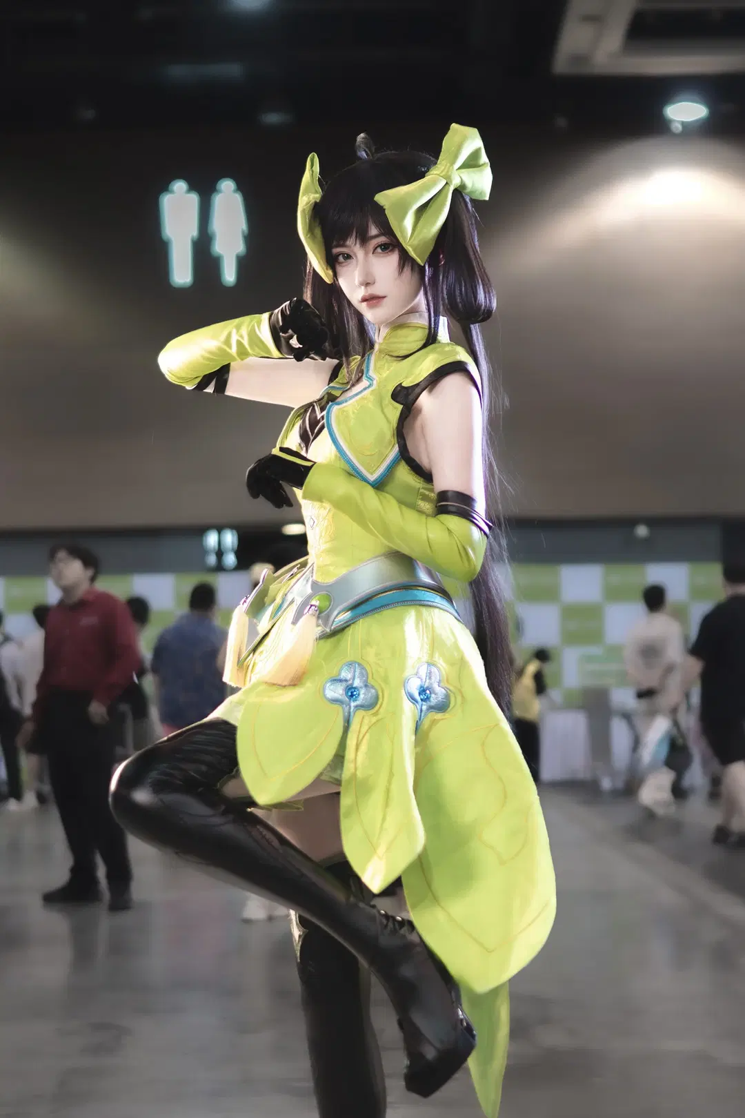 イベント写真, コスプレ会場写真, 瀋陽北境アニメコンベンション, ネオングリーンコーデ, ハイニーポーズ