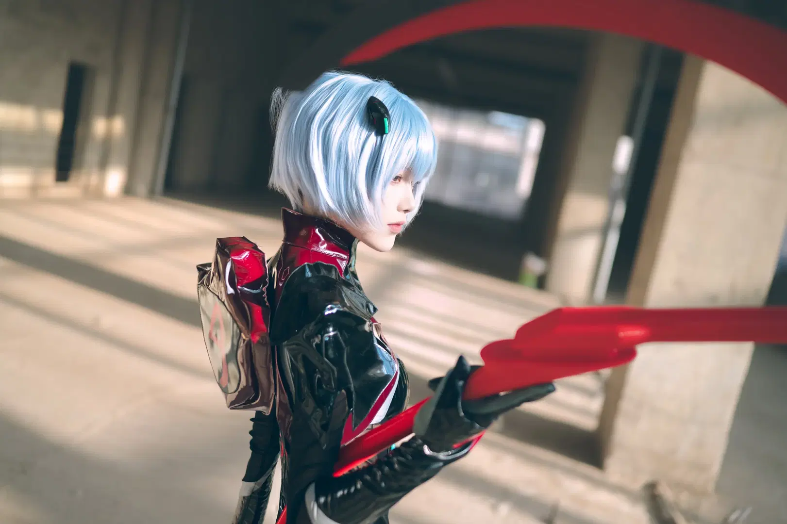 【綾波レイコスプレ】廃墟の光と影に佇むプラグスーツの戦闘記録 - 行云 - 2枚目