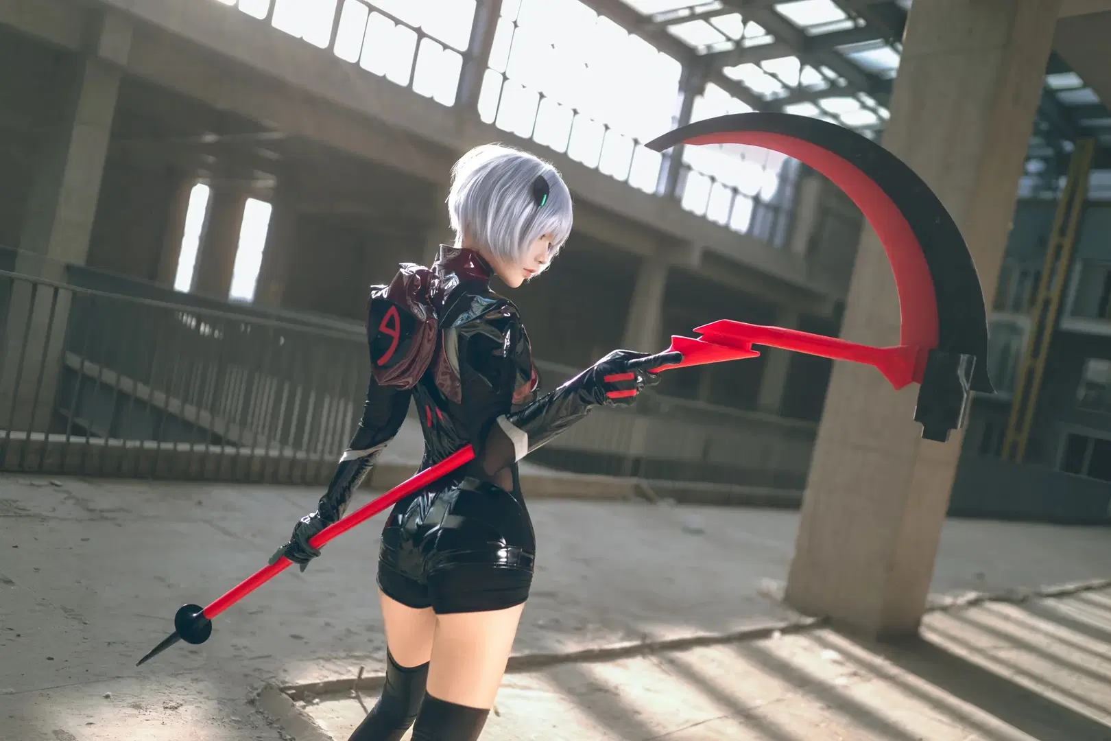 【綾波レイコスプレ】廃墟の光と影に佇むプラグスーツの戦闘記録 - 行云 - 4枚目