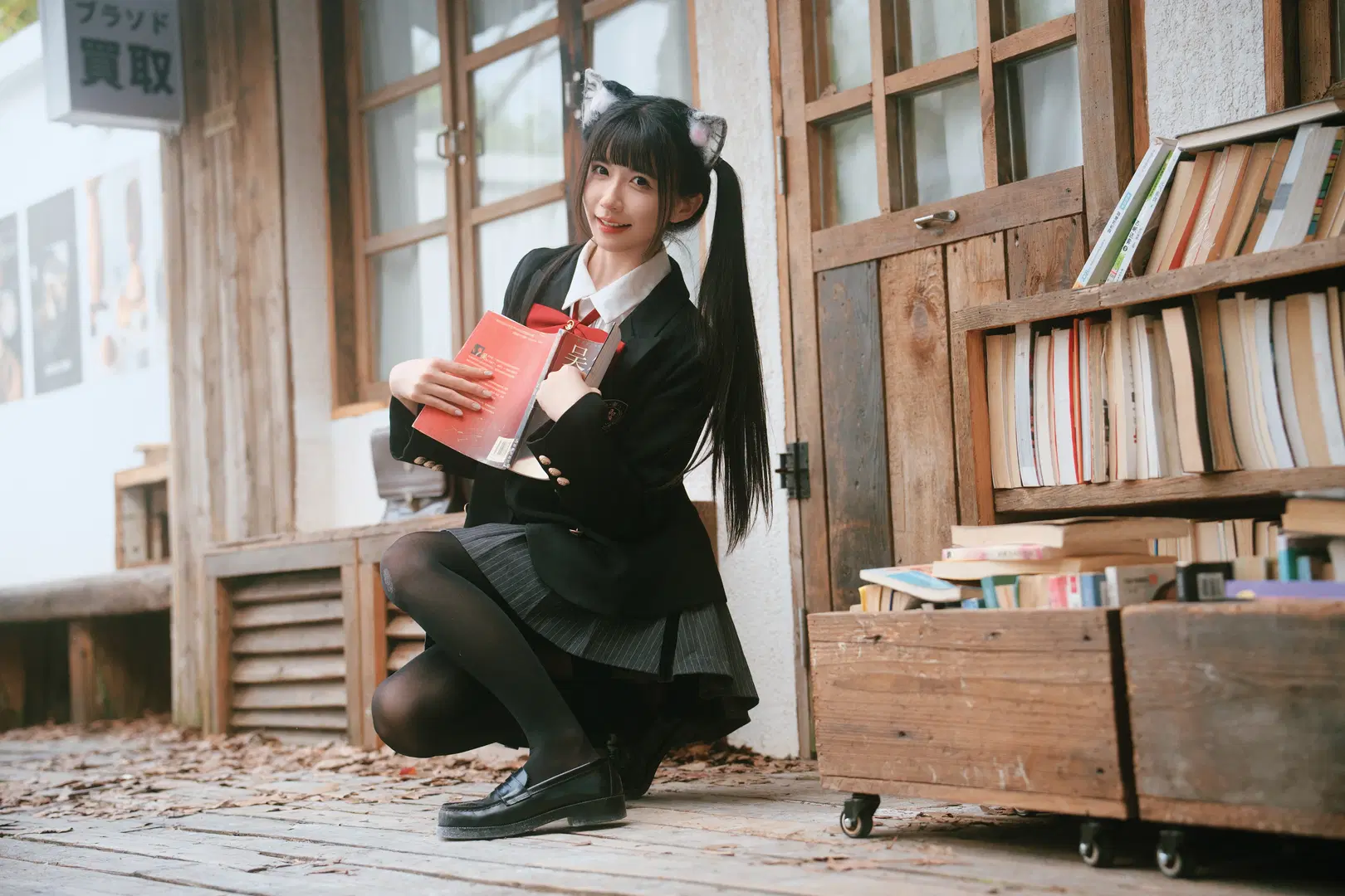 【猫耳少女】秋の古本屋に佇むJK猫耳少女の日本風写真 - 柏油小星瞳📸 - 2枚目