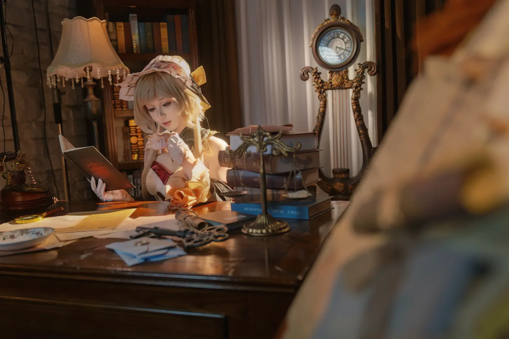 [Sandrone Cosplay] Genshin Impact Puppet: A Vintage Study and Glowing Missives by 奈萧- - Image 8