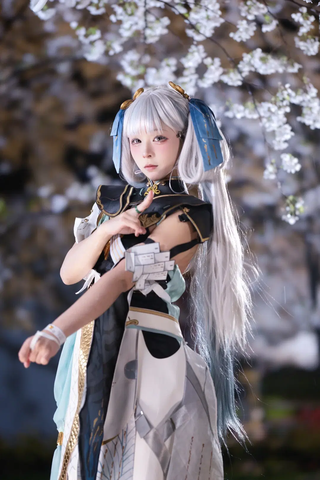 【今汐cos】鳴潮今汐夜櫻正片，清冷氛圍感拉滿 - 小羊不困（无限限流版，求关注求点赞） - 第3張