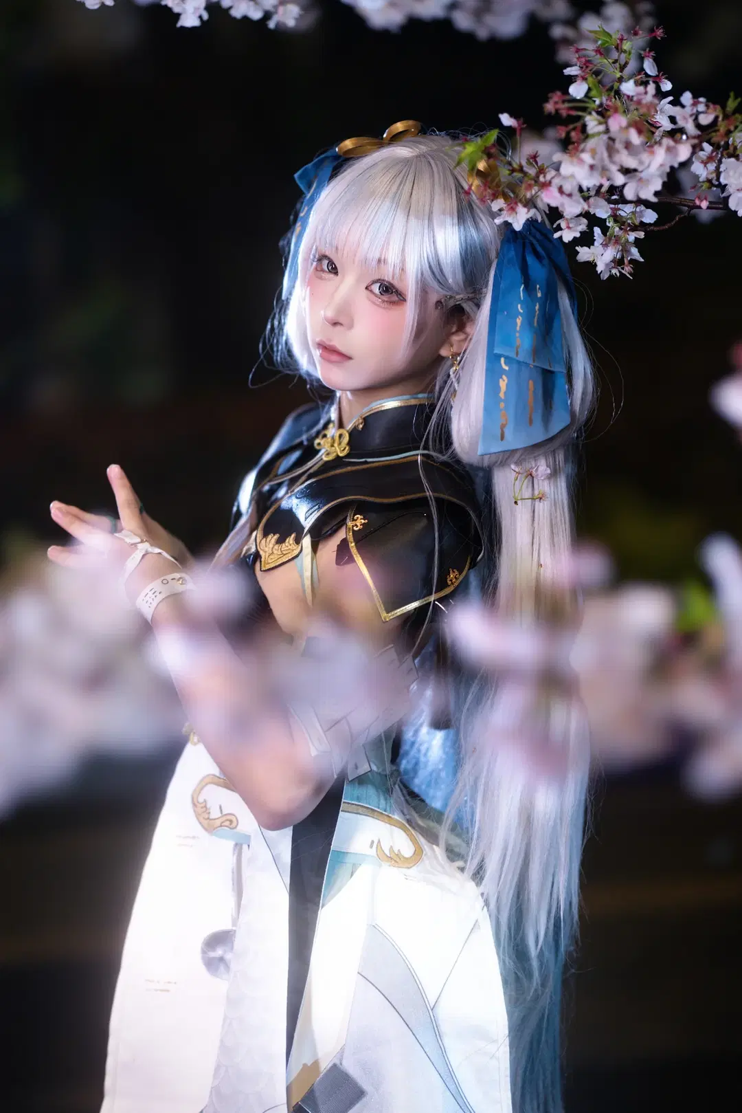 【今汐コスプレ】『鳴潮』夜桜に舞う、細部にこだわり抜いた躍動の撮影記録 - 小羊不困（无限限流版，求关注求点赞） - 3枚目