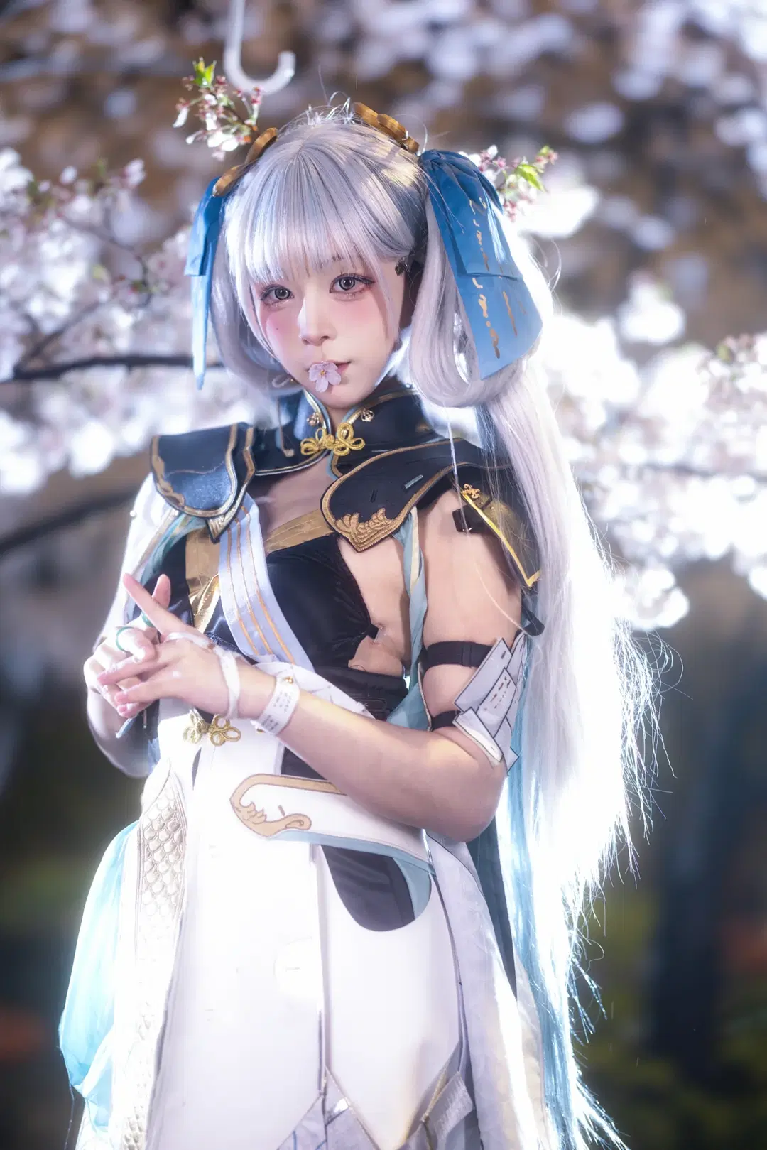 【今汐コスプレ】『鳴潮』夜桜に舞う、細部にこだわり抜いた躍動の撮影記録 - 小羊不困（无限限流版，求关注求点赞） - 7枚目