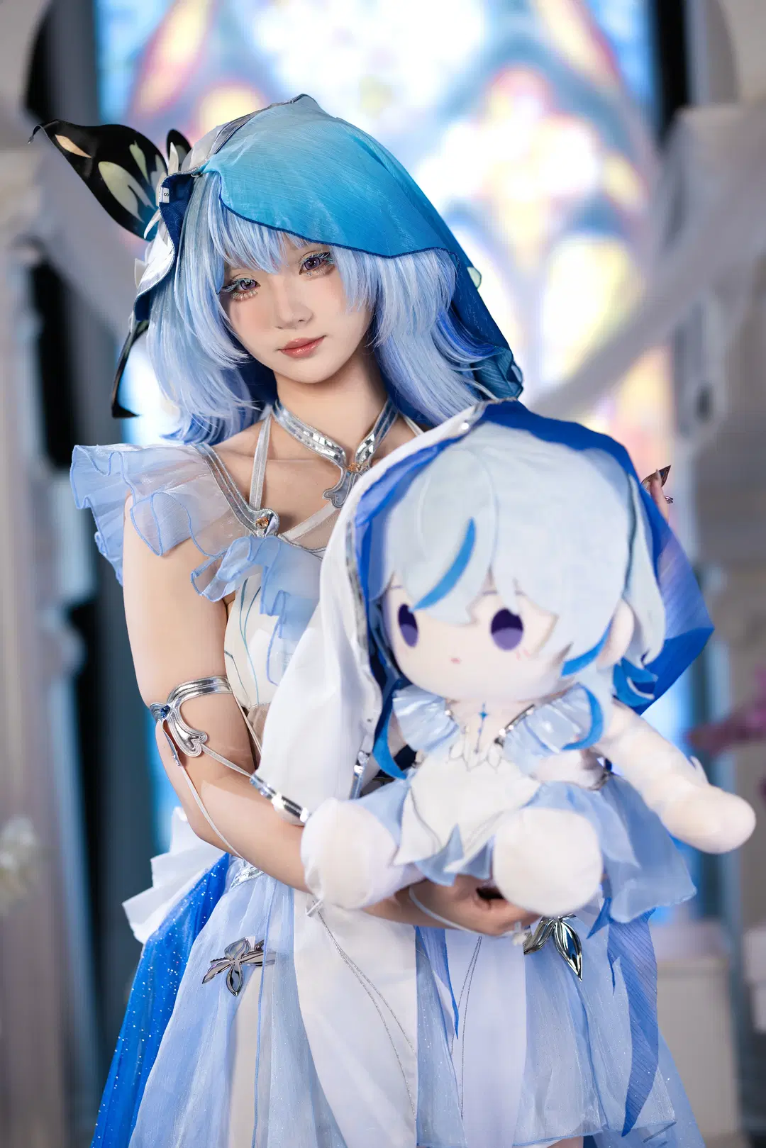 【守岸人cos】鸣潮白蓝纱裙，梦幻花海里的清冷气质 - 小羊不困（无限限流版，求关注求点赞） - 第2张
