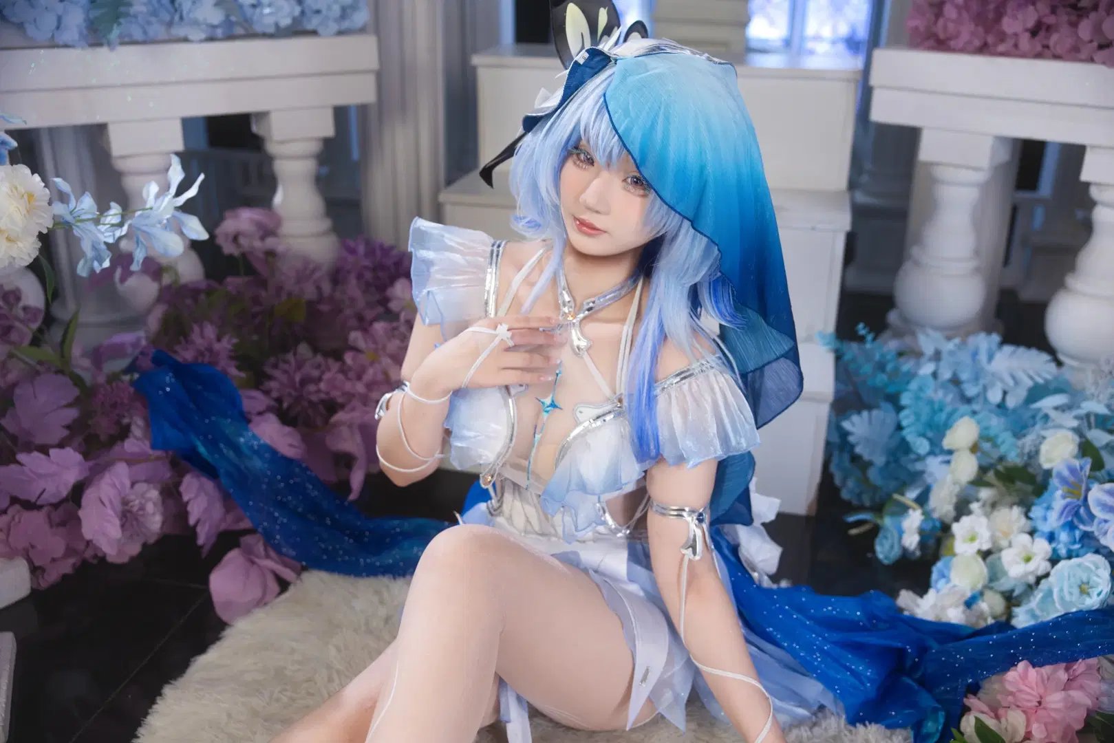 【守岸人cos】鸣潮白蓝纱裙，梦幻花海里的清冷气质 - 小羊不困（无限限流版，求关注求点赞） - 第6张