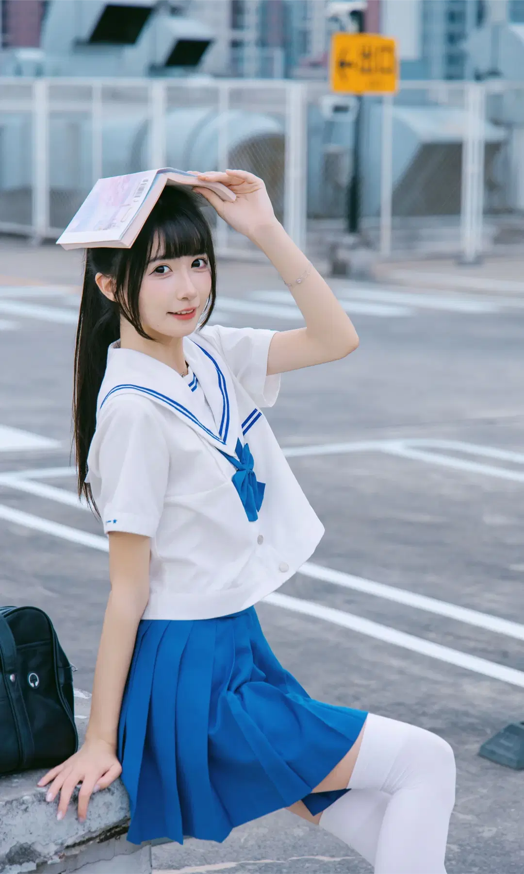 The season for JK uniforms has arrived: Sailor outfit and red baseball bat Anime-style photography by Fe - Image 2