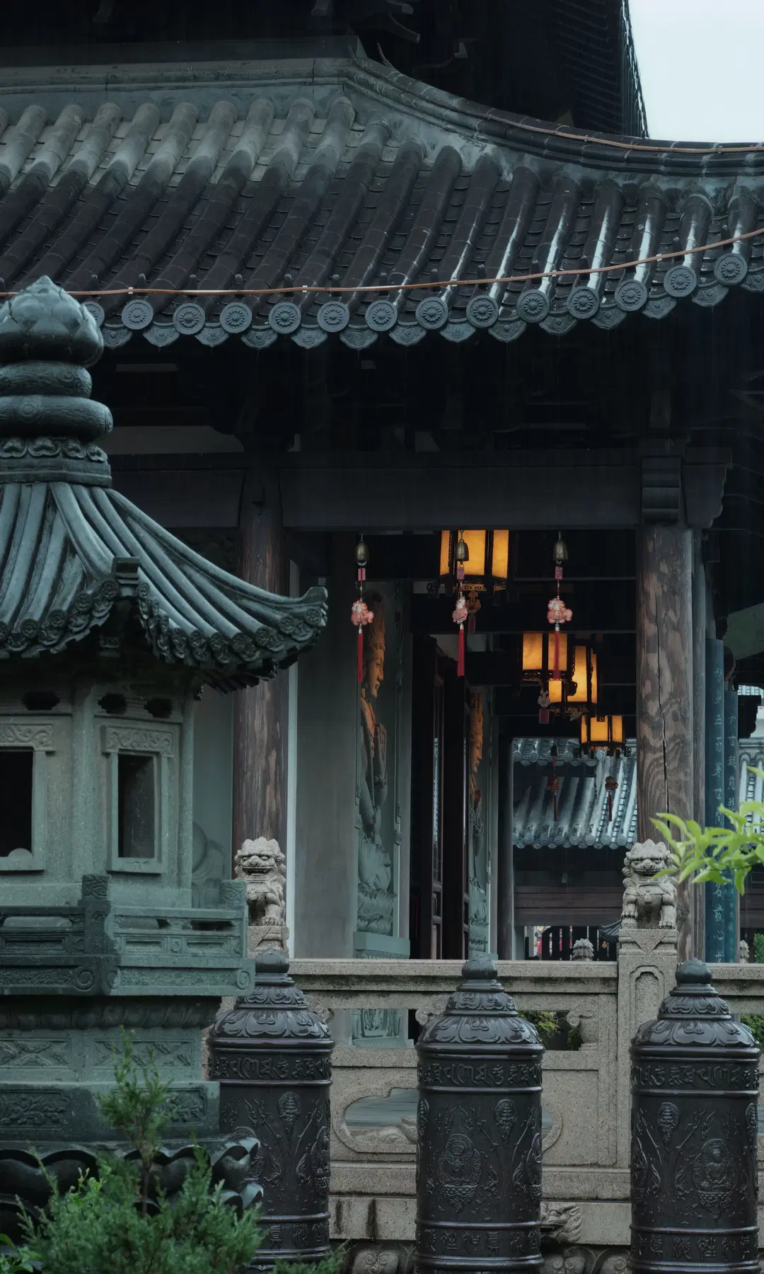 Cheongsam photoshoot with Black tights outfit along the ancient temple corridor: Republican era style atmosphere to the max by Fe - Image 10