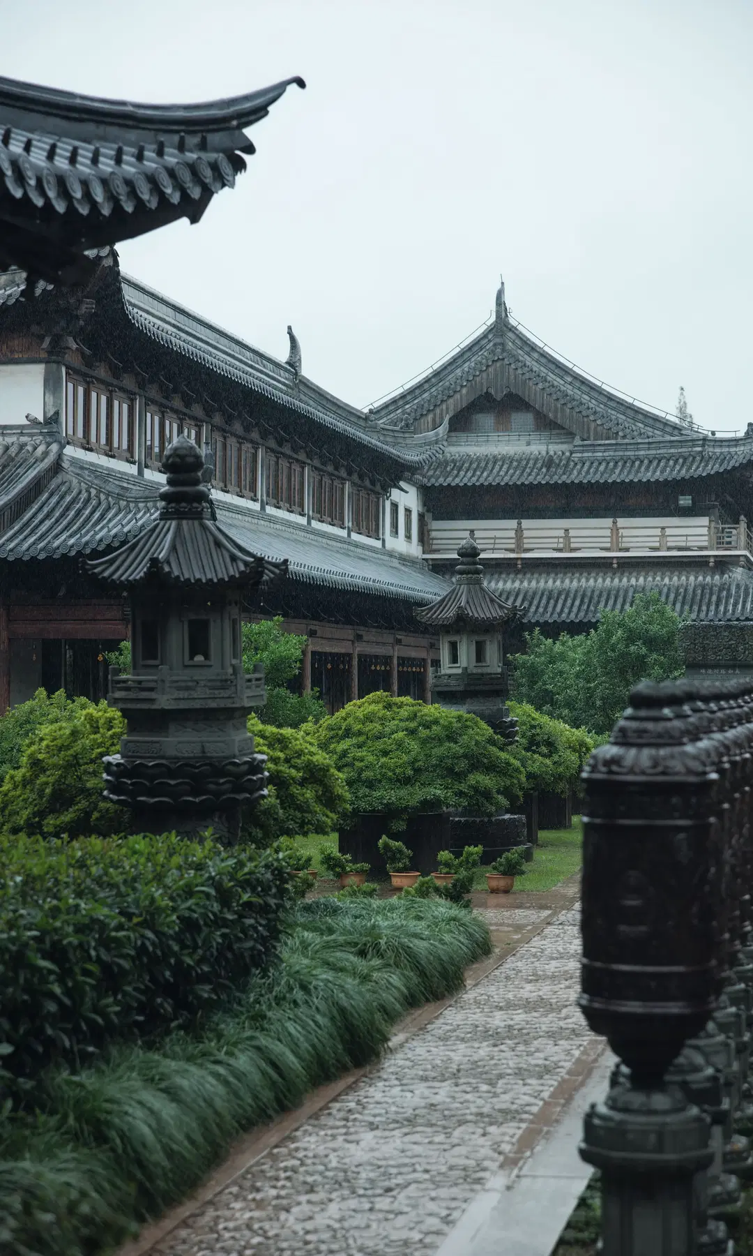 Cheongsam photoshoot with Black tights outfit along the ancient temple corridor: Republican era style atmosphere to the max by Fe - Image 9