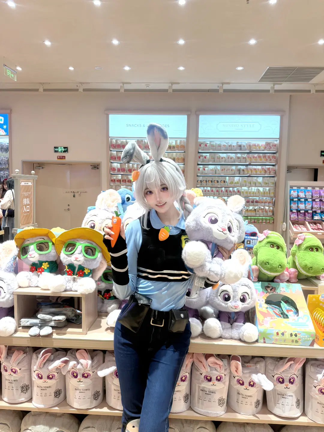 Judy cosplay: Zootopia MINISO store tour check-in at Jilin Fortune Plaza by 楚漓 - Image 5