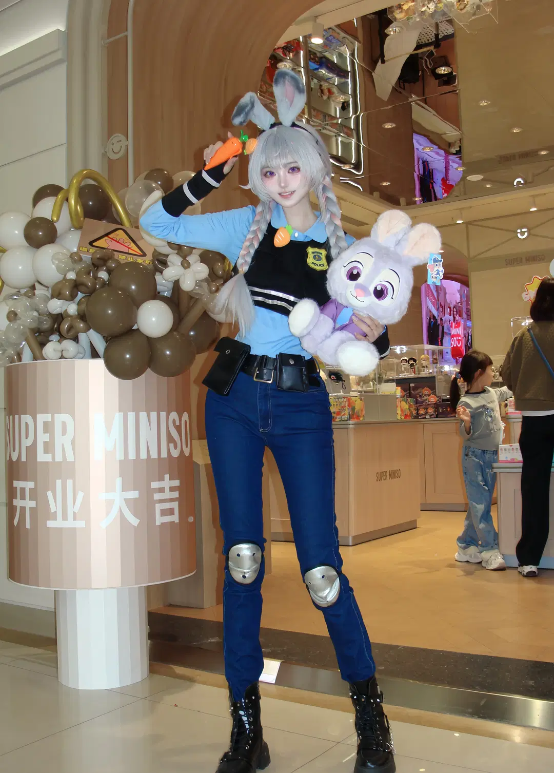 Judy cosplay: Zootopia MINISO store tour check-in at Jilin Fortune Plaza by 楚漓 - Image 8