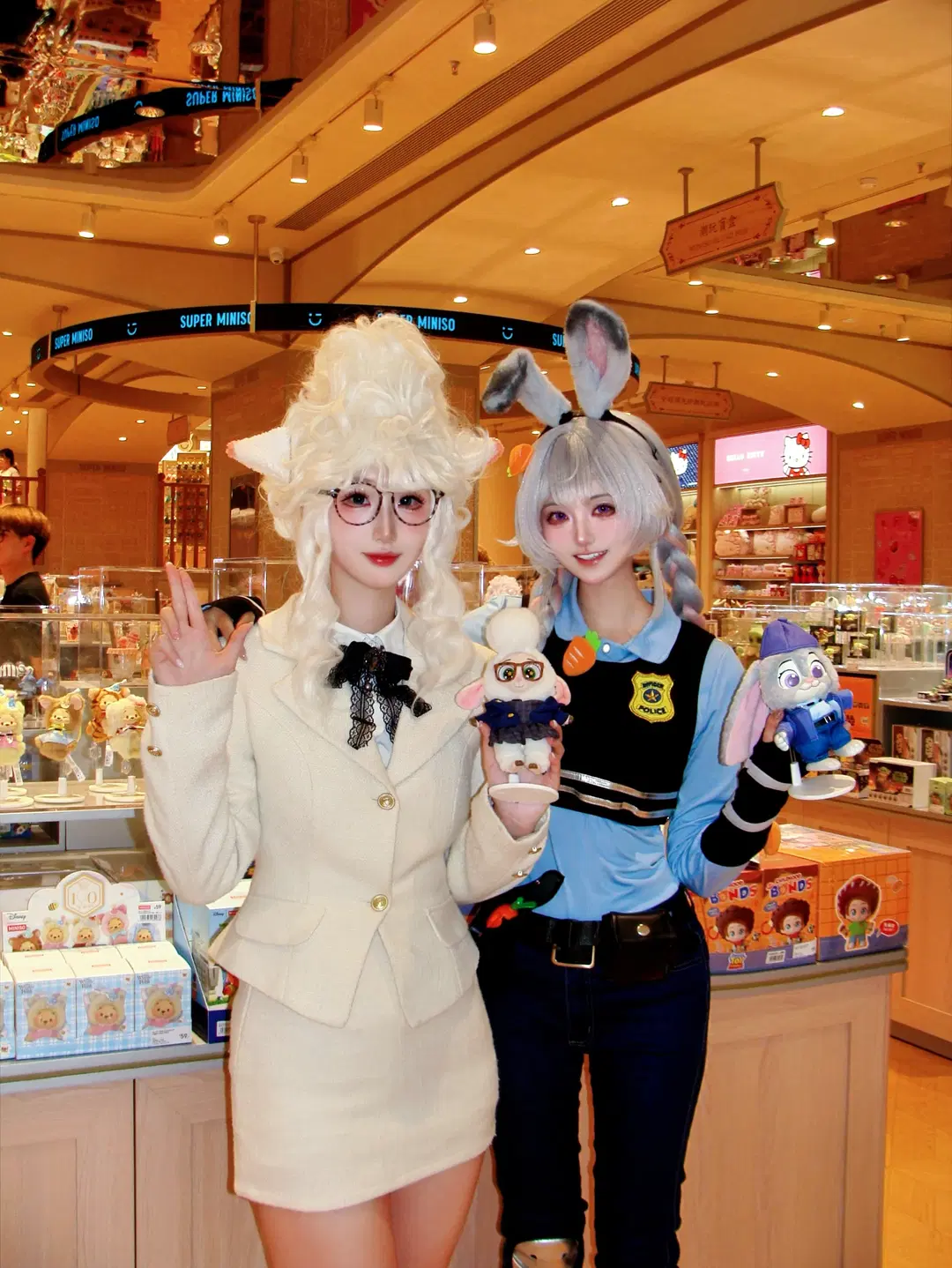 【夏奇羊cos】东北最大超级名创商演，迪士尼羊副市长与胡迪警长性转版同台 - 楚漓 - 第6张