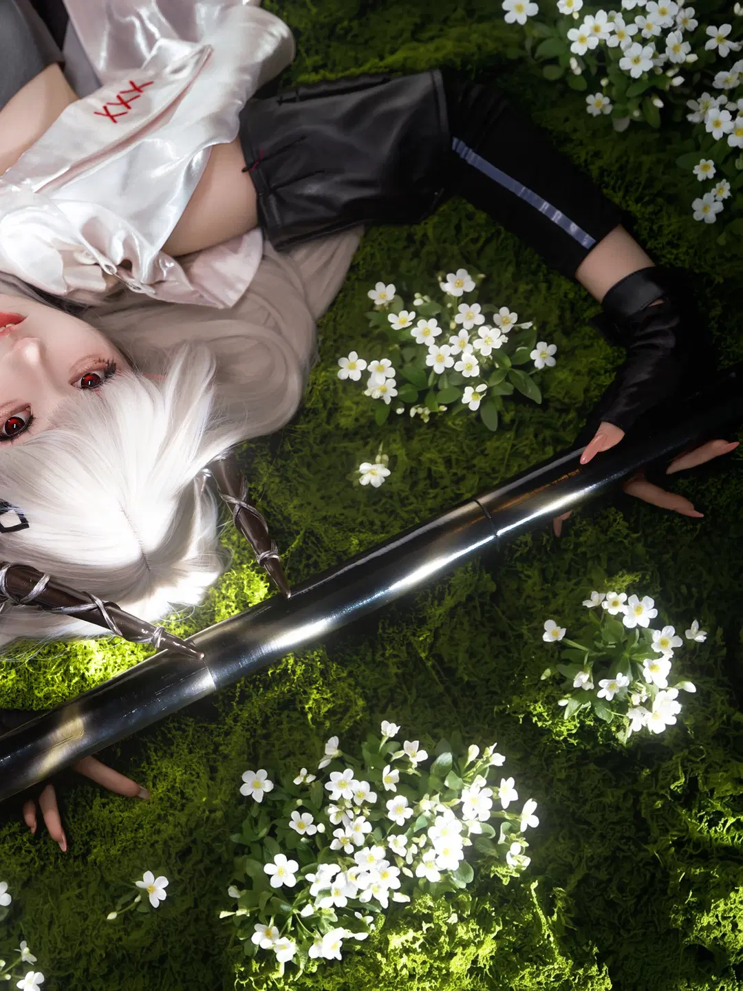 【泥岩cos】明日方舟寸土生花，感受荒芜中的白花与巨锤 - 璃夏w - 第2张
