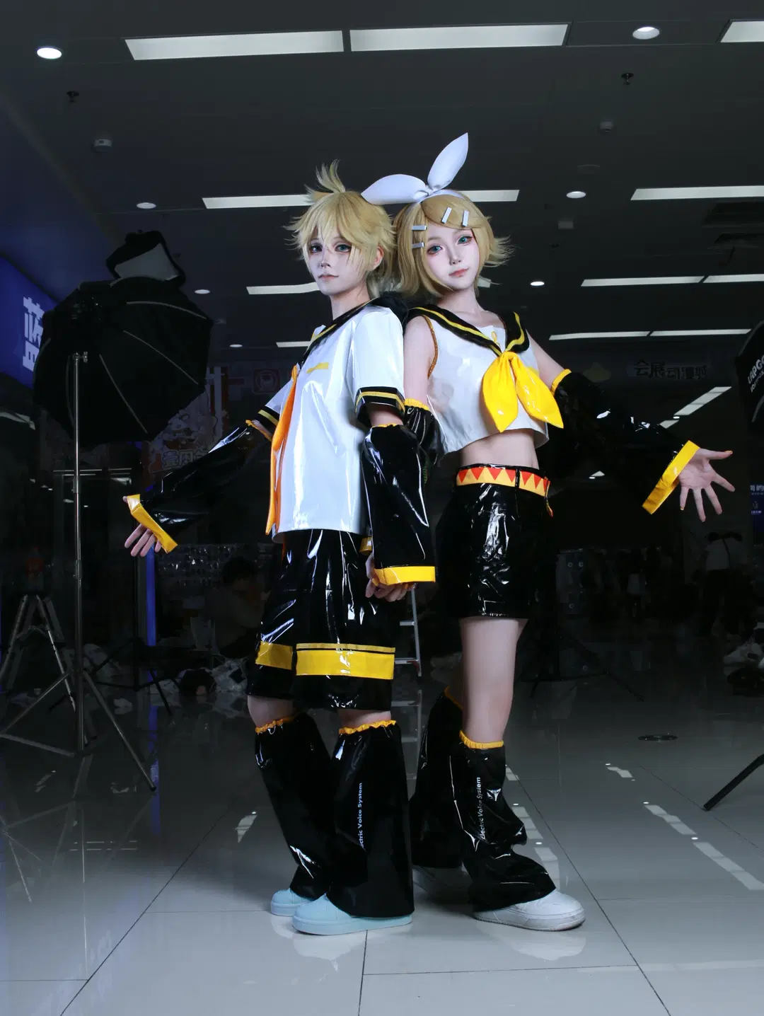 [Kagamine Rin cosplay] Kagamine Twins Liangya Autumn Festival Floor Shoot: At This Moment, May the World Gaze Upon Me by 挽歌（接妆版） - Image 2