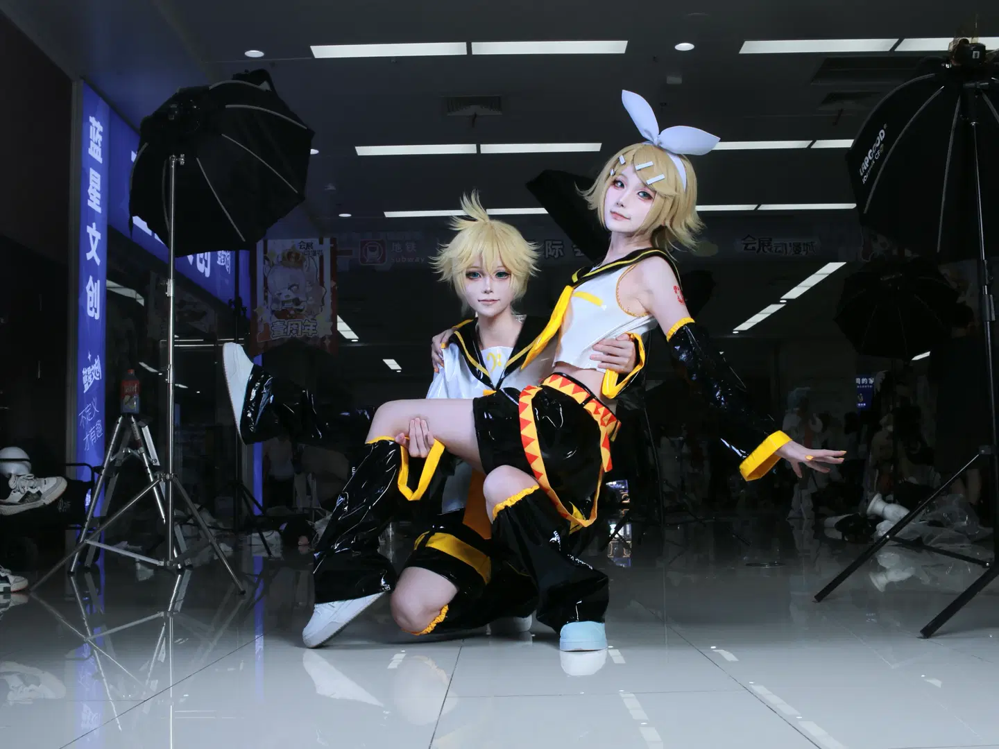 [Kagamine Rin cosplay] Kagamine Twins Liangya Autumn Festival Floor Shoot: At This Moment, May the World Gaze Upon Me by 挽歌（接妆版） - Image 4