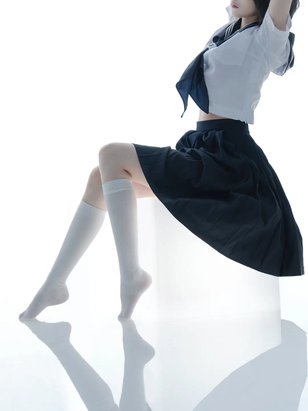极简白棚下的JK制服写真 - 路人小小雨 - 第3张