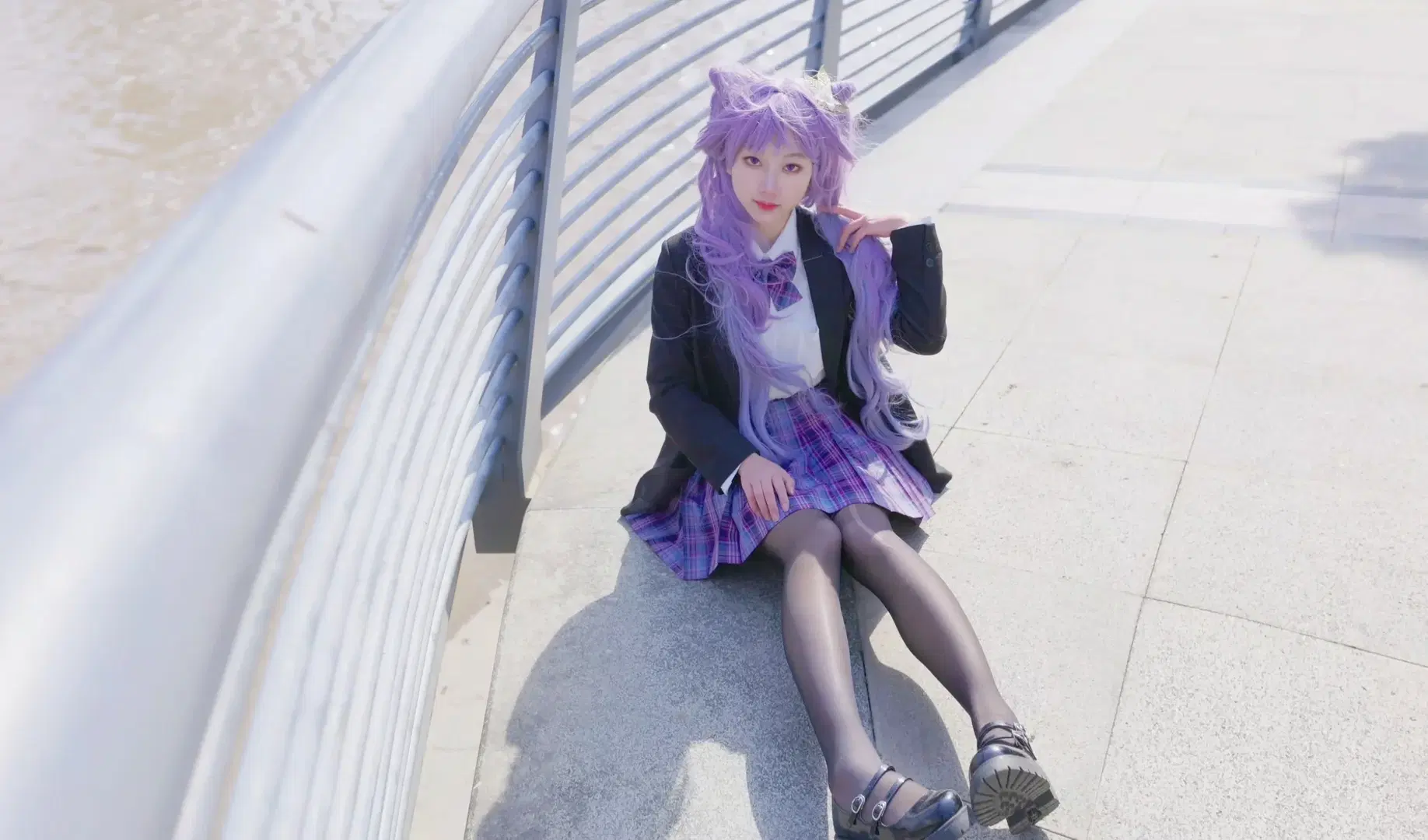 【刻晴cos】原神刻晴的JK制服日常，江边漫步的紫发少女