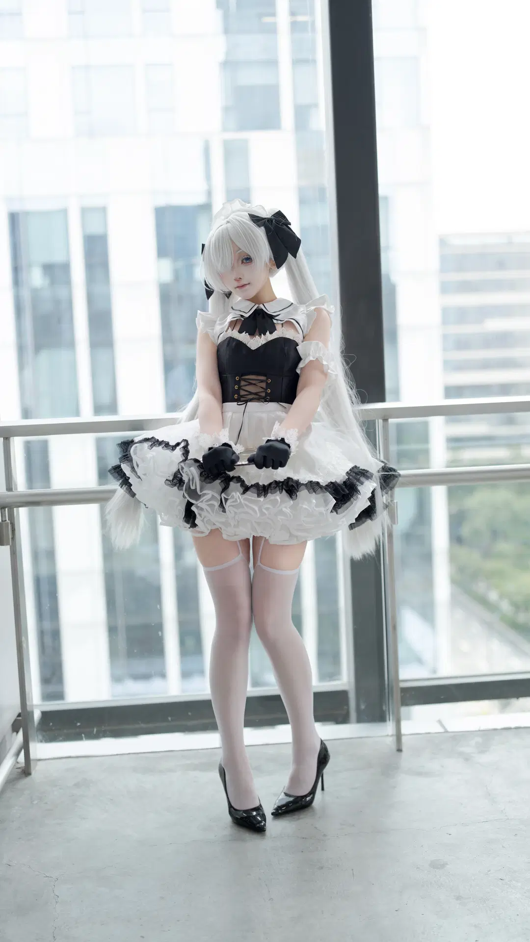 【灰姑娘cos】胜利女神灰姑娘，黑白女仆装扮与白丝细节 - 蛇蛇子 - 第2张