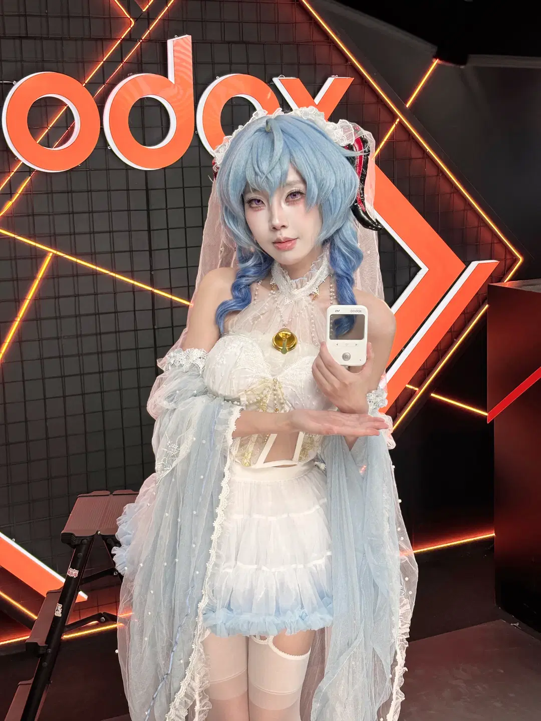 [Ganyu Cosplay] Experiencing the Godox C100 Transparent Viewfinder Camera at the Godox Booth by 禾苍苍 - Image 2