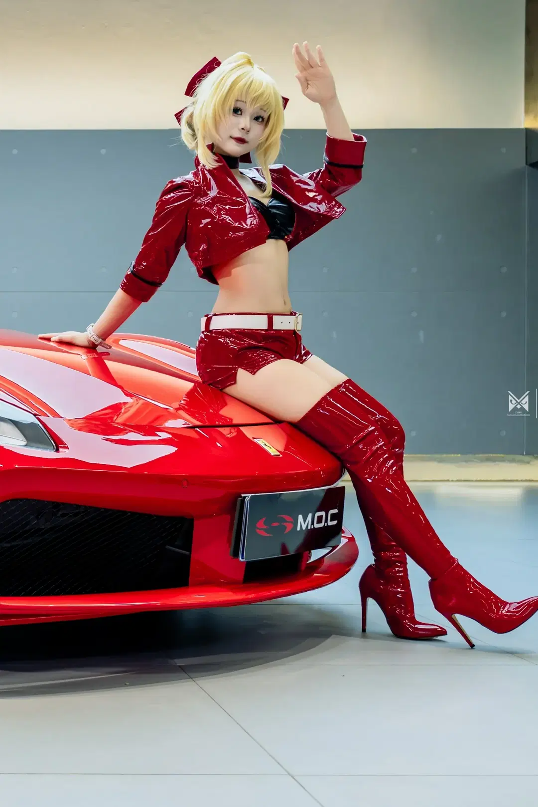 [Nero Cosplay] Fate/Grand Order: Nero racing suit colliding with a Ferrari 488 by 柏杉子 - Image 3
