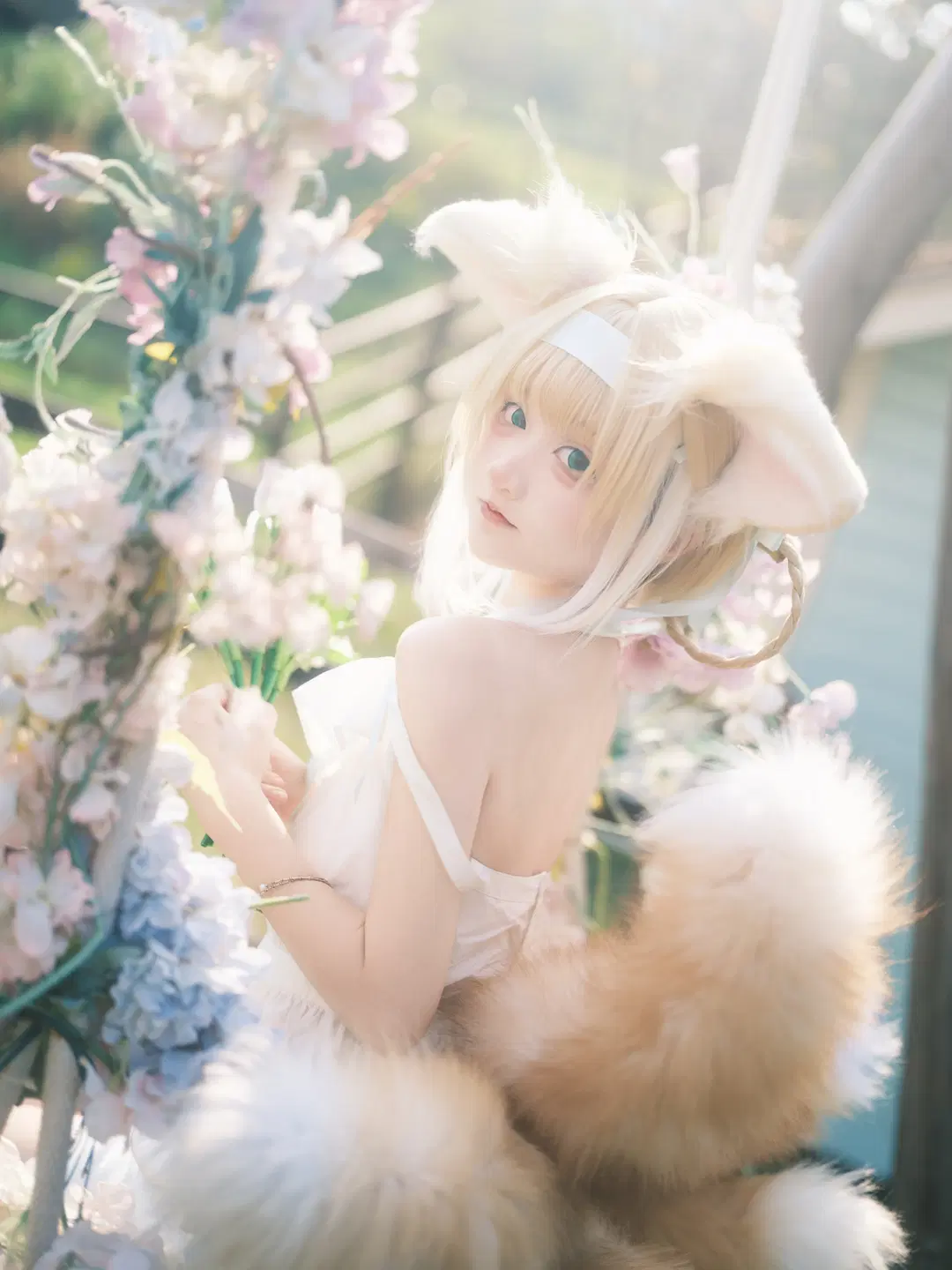 [Suzuran Cosplay] Blooming Like a Flower in Arknights' Lucky Flower Garden by 照烧热带鱼 - Image 2