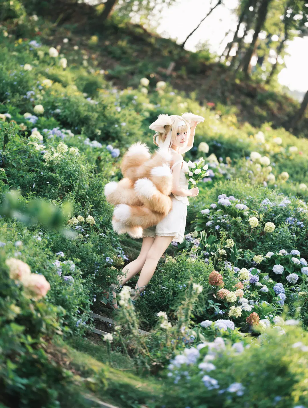 [Suzuran Cosplay] Blooming Like a Flower in Arknights' Lucky Flower Garden by 照烧热带鱼 - Image 4