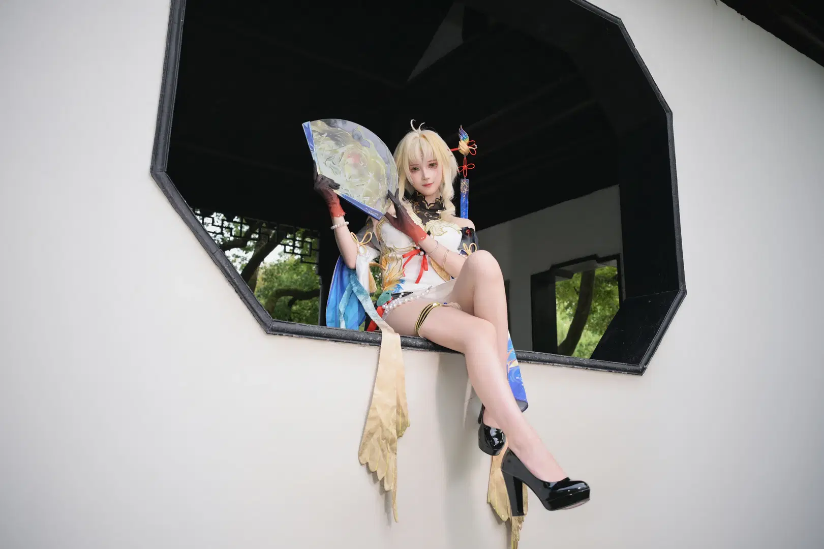 【穗穗cos】鳴潮園林之旅，白藍撞色盡顯靈動