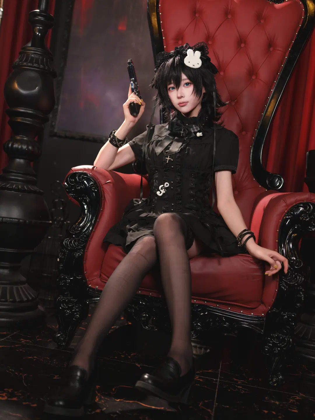 哥特风cos, 暗黑系写真, 黑丝袜穿搭, 黑色系Lolita, 米菲兔发饰