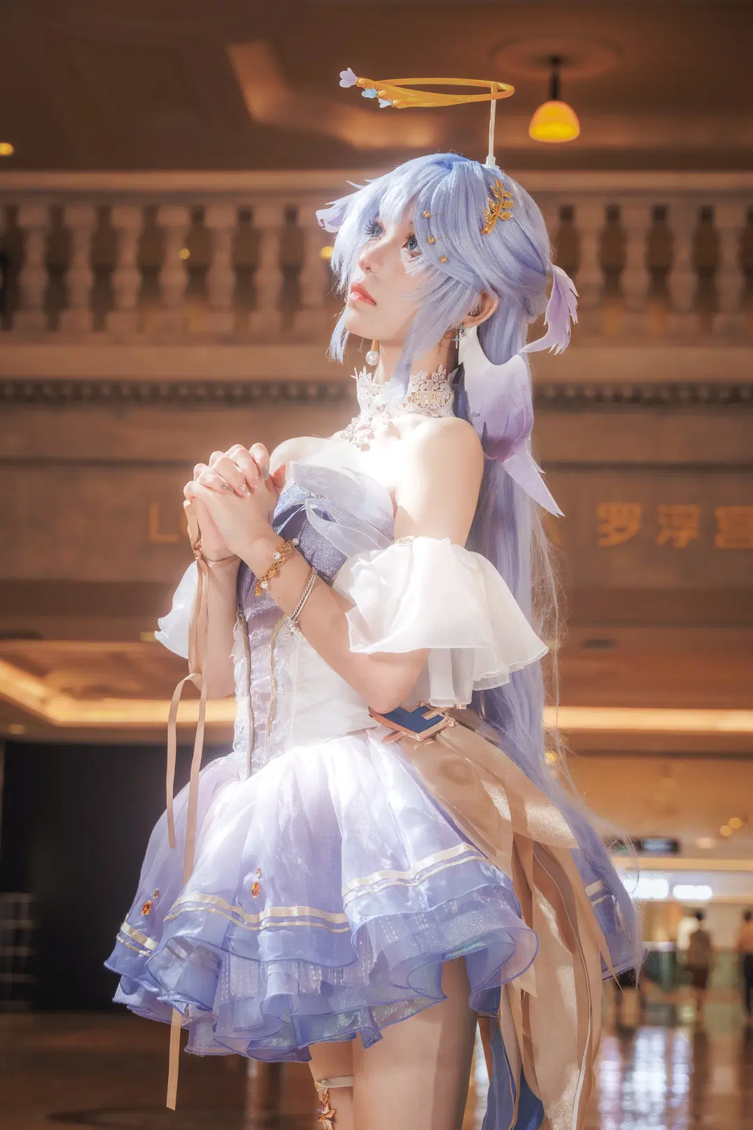 【ロビン コスプレ】ルーヴル美術館での撮影の光と影の中で幻想的な羽毛ドレスを表現する - 次元拍档 - 5枚目