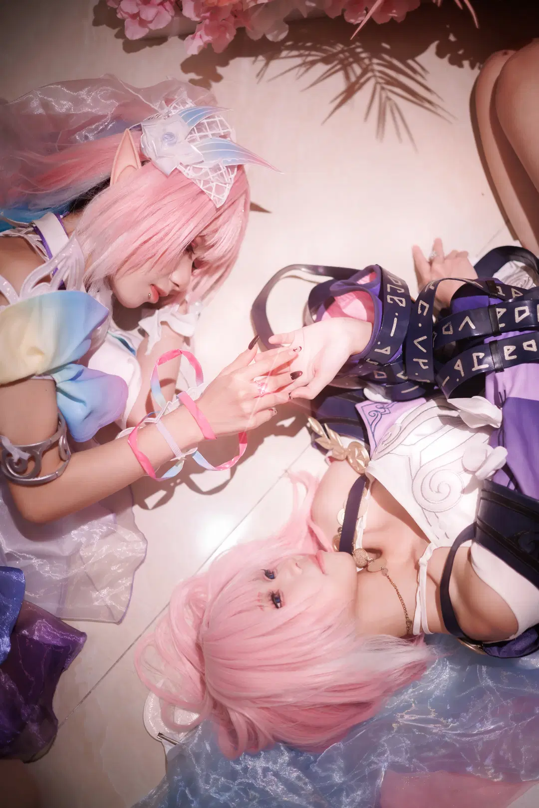 [Cyrene Cosplay] Honkai: Star Rail: A Dreamlike Reading Moment with Big and Little Cyrene by 次元拍档 - Image 3
