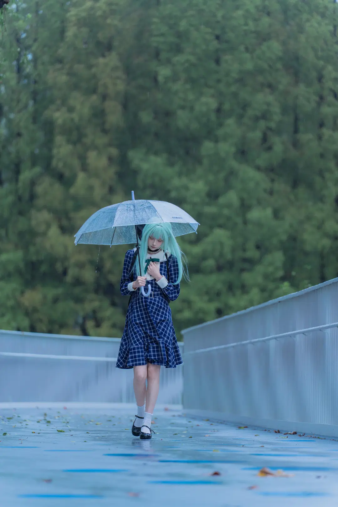 【若叶睦cos】mujica雨天氛围感，背着琴盒撑伞的冷感少女 - 南朝花月 - 第12张