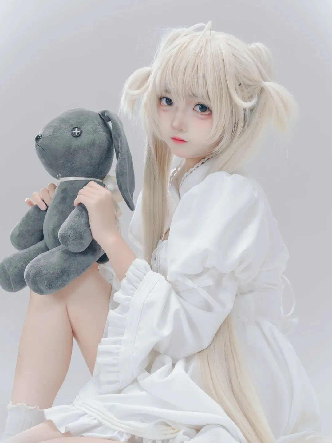 【穹妹cos】纯白洋装与垂耳兔的二次元人像写真 - 乌龙茶茶 - 第2张