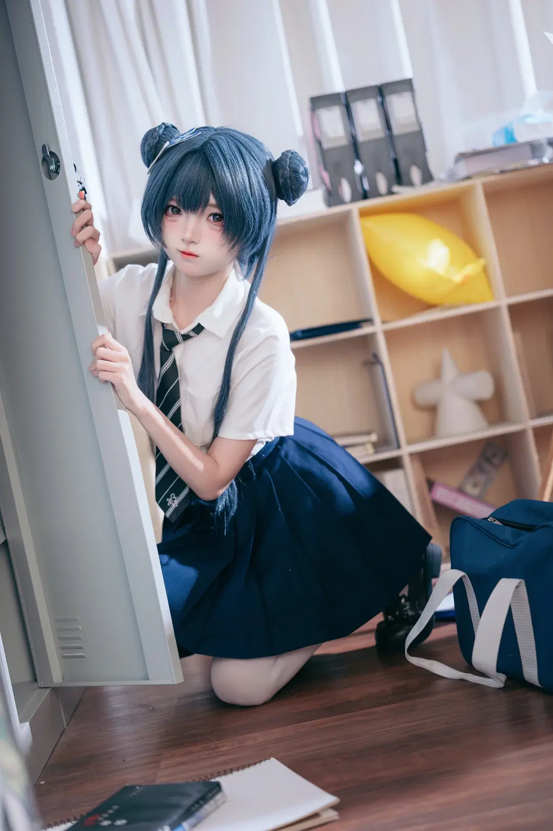 【キサキ コスプレ】『アズールレーン』静謐な教室に佇む青髪ツインテールの2次元少女 - 乌龙茶茶 - 4枚目