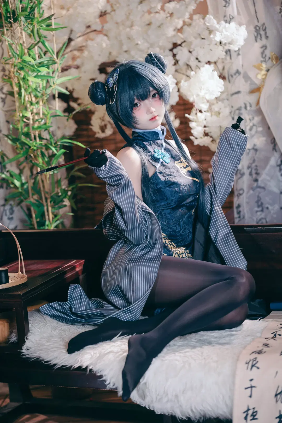 [Misaki cosplay] Azur Lane Misaki: Black stockings & Mecha Claws Under Azure Ink Hues by 乌龙茶茶 - Image 2