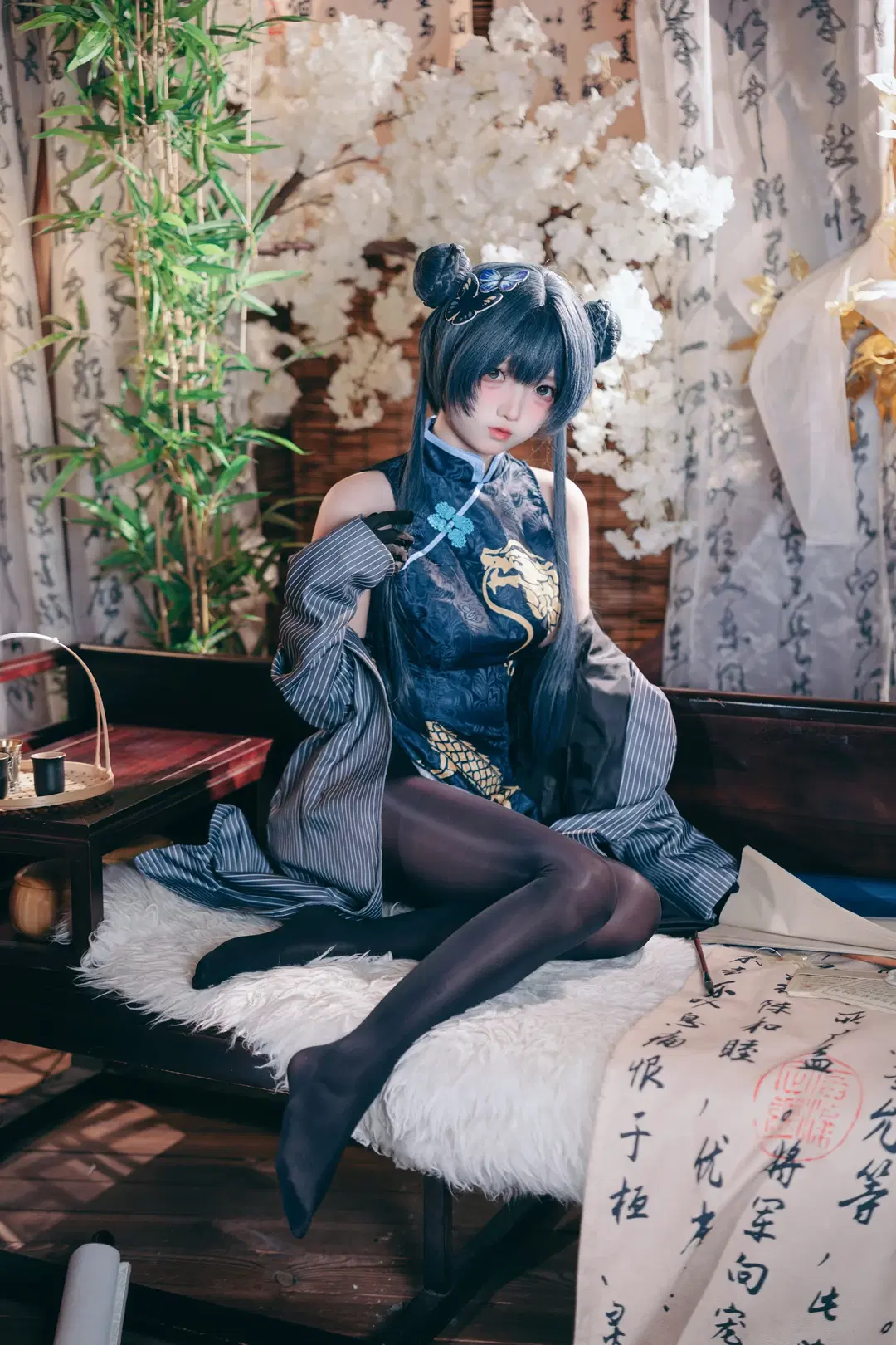 [Misaki cosplay] Azur Lane Misaki: Black stockings & Mecha Claws Under Azure Ink Hues by 乌龙茶茶 - Image 3