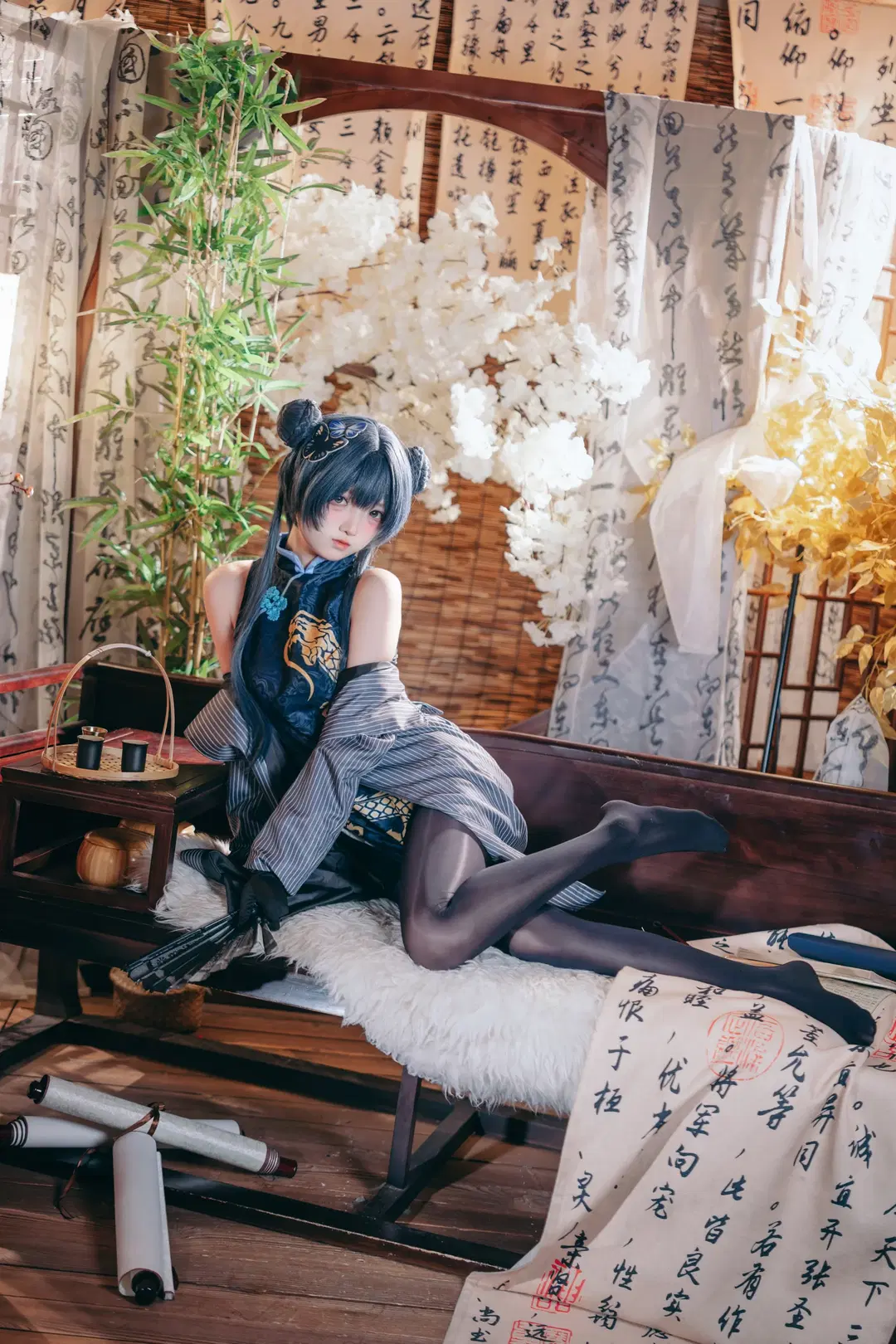 [Misaki cosplay] Azur Lane Misaki: Black stockings & Mecha Claws Under Azure Ink Hues by 乌龙茶茶 - Image 5