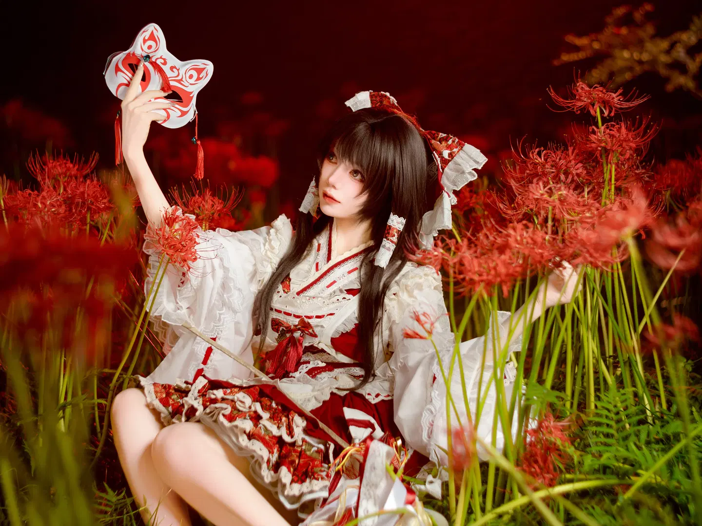【博丽灵梦cos】赤色花海中的东方project巫女二设 - 另一个岁岁 - 第2张