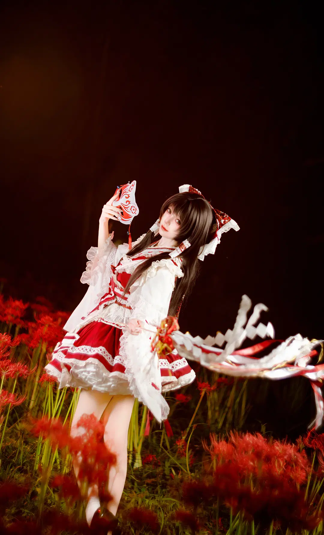 【博丽灵梦cos】赤色花海中的东方project巫女二设 - 另一个岁岁 - 第3张