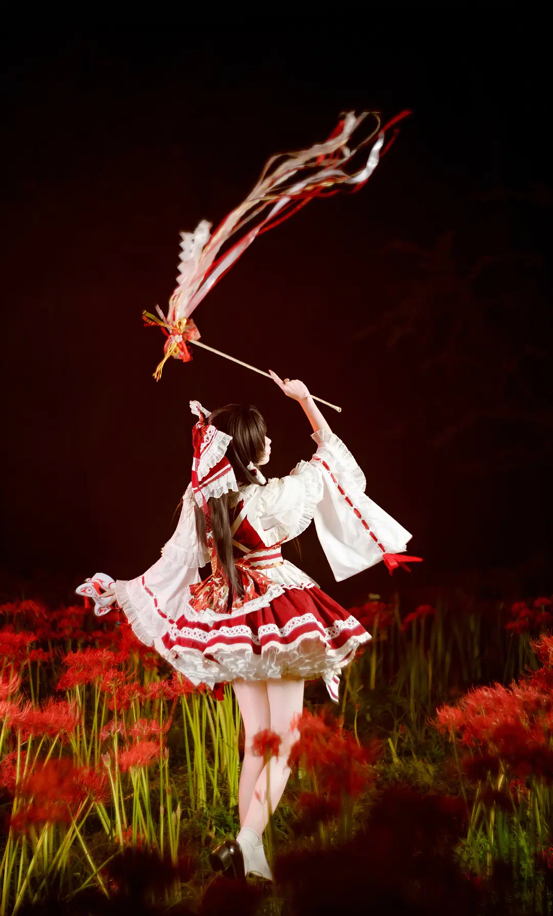 【博丽灵梦cos】赤色花海中的东方project巫女二设 - 另一个岁岁 - 第4张