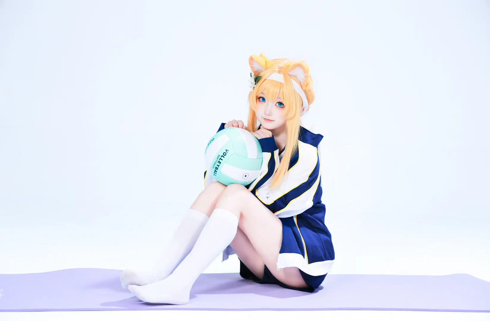 ブルーアーカイブ, 二次元コスプレ, 白ストッキング, 伊落マリー コスプレ, スポーティ風写真