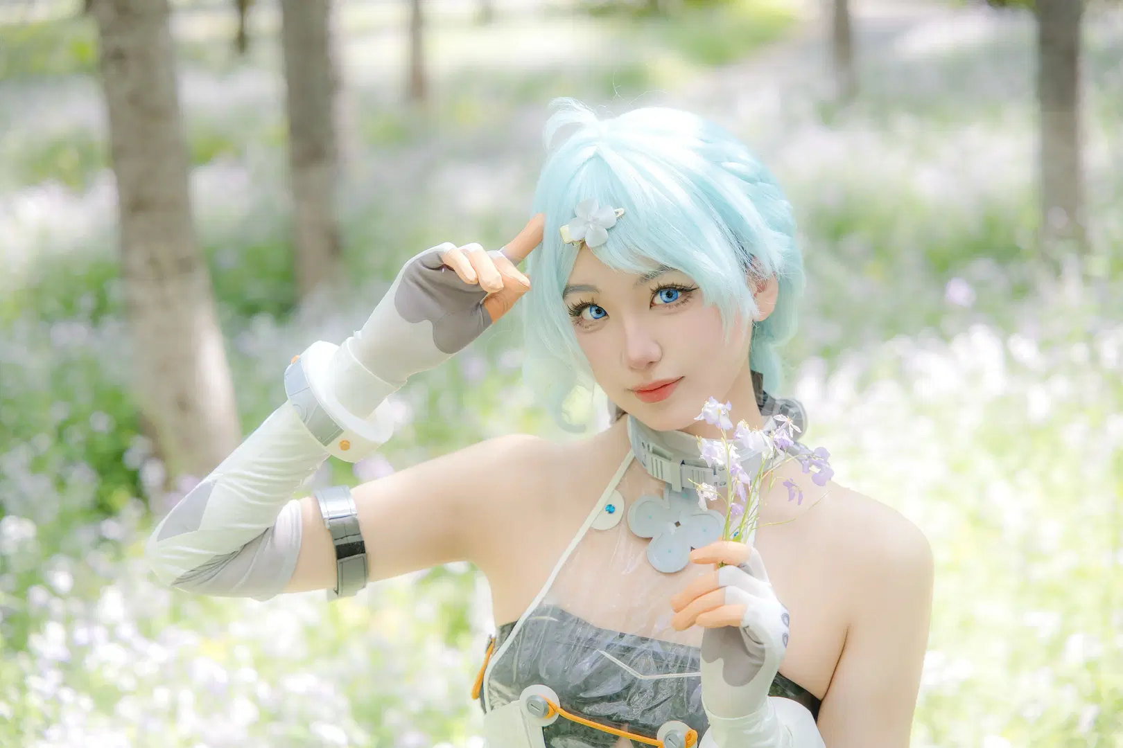 [Seed cosplay] Zenless Zone Zero wandering in a flower sea, techwear aesthetics under light and shadow by 大饼（ijoy场照可约） - Image 2