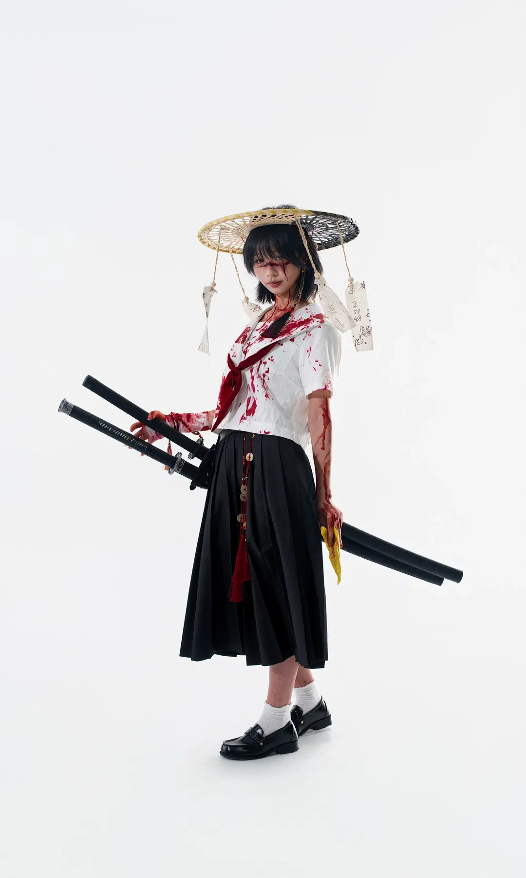 白棚拍摄：战损水手服与双刀少女 - 蒜Suan - 第3张