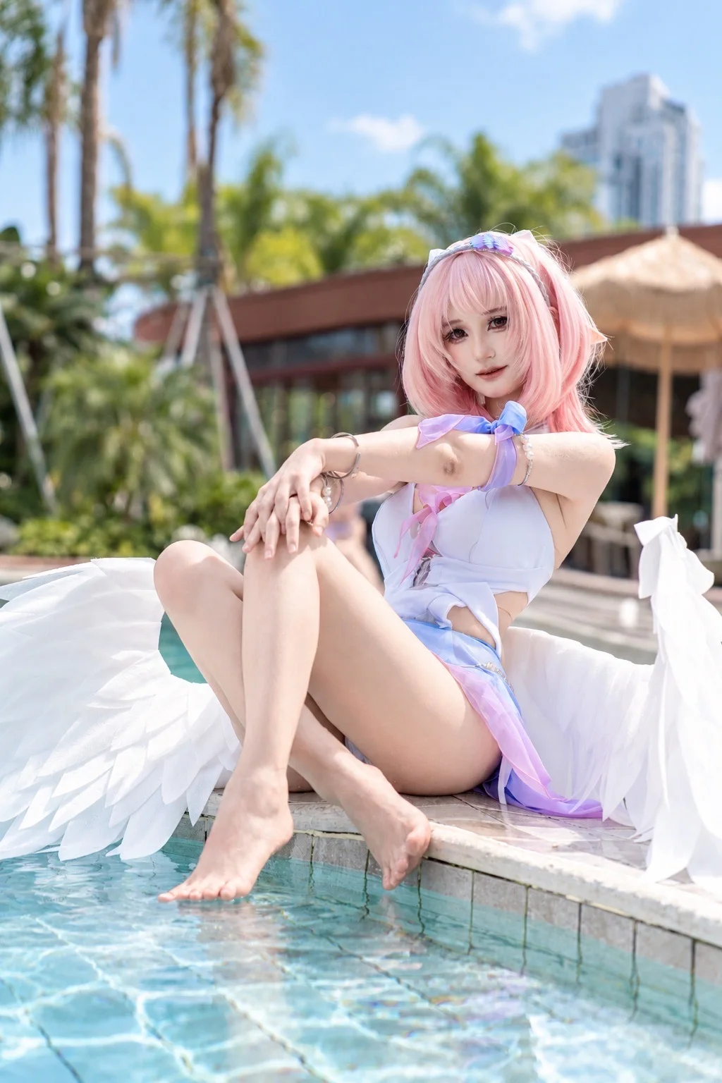泳池写真, cosplay摄影, 粉色假发, 蕾米埃尔cos, 羽毛翅膀