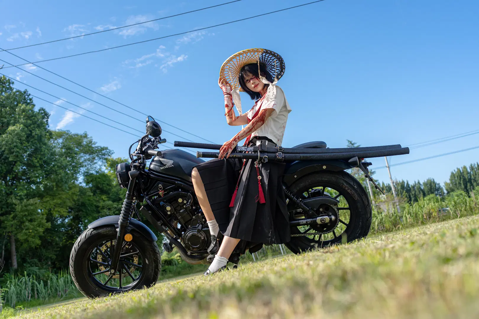 Motorcycle Wuxia style cosplay Shoot Record: Motorcycle Paired with a Bamboo Conical Hat by 蒜Suan - Image 2