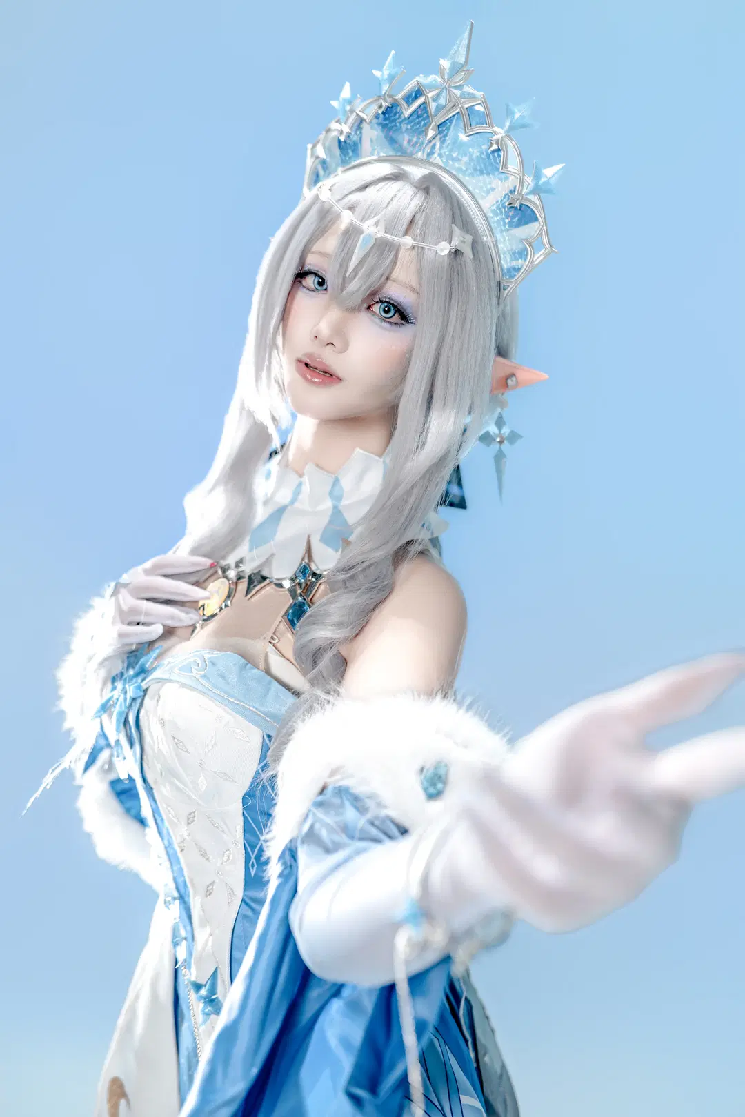[Tsaritsa cosplay] The Majesty and Frigid Elegance of Snezhnaya by 易57 - Image 2